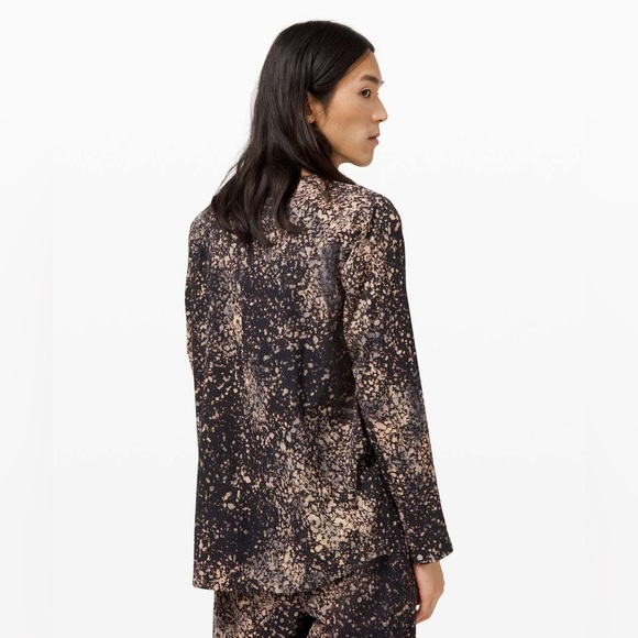 🆕✨ Lululemon LAB Ashta Henley Long Sleeve - Planet Surface Black Granite Multi - Picture 2 of 10